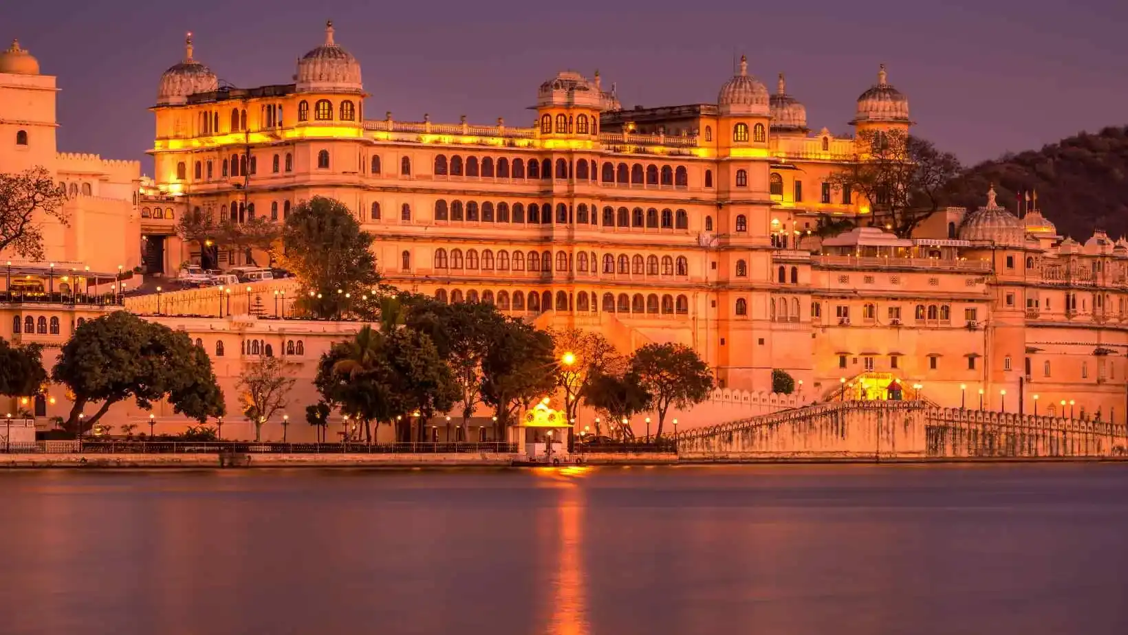 Top Reasons Tourists Choose Udaipur Tours Again and Again Online Taxi Services in Udaipur