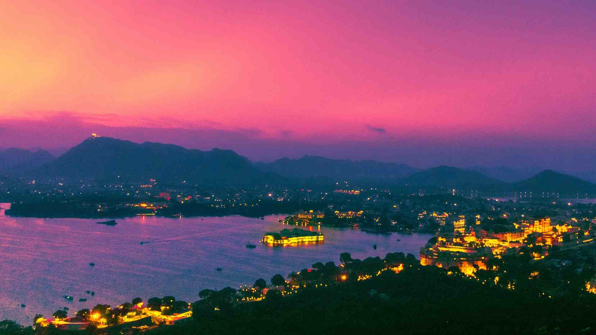 Why Choose Udaipur Tours for Taxi Services in Udaipur?