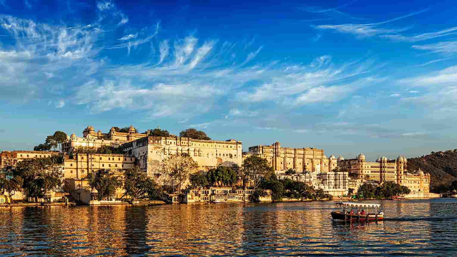 Top Local Sightseeing Destinations in Udaipur by Taxi