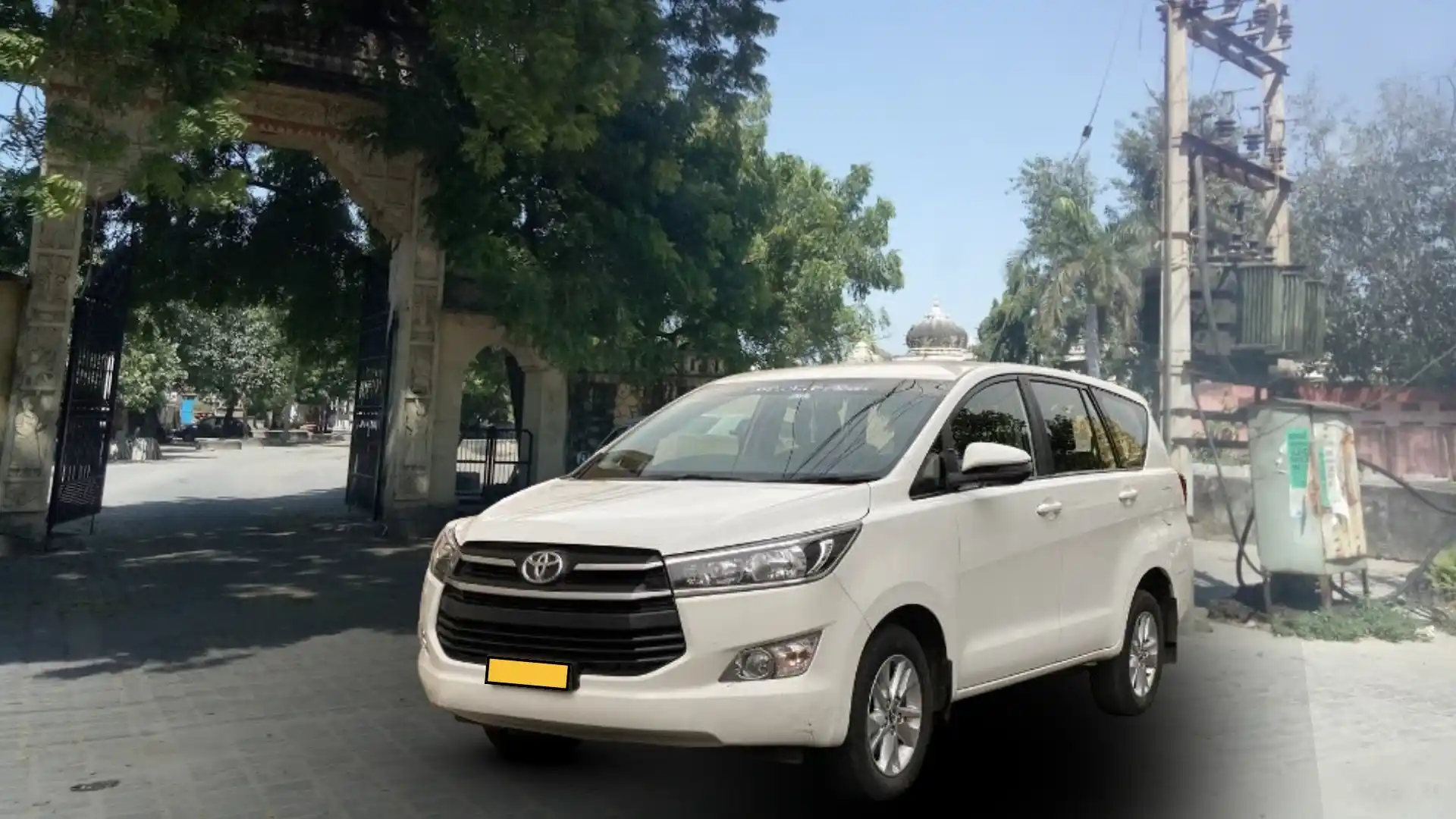 Innova Crysta Taxi in Udaipur