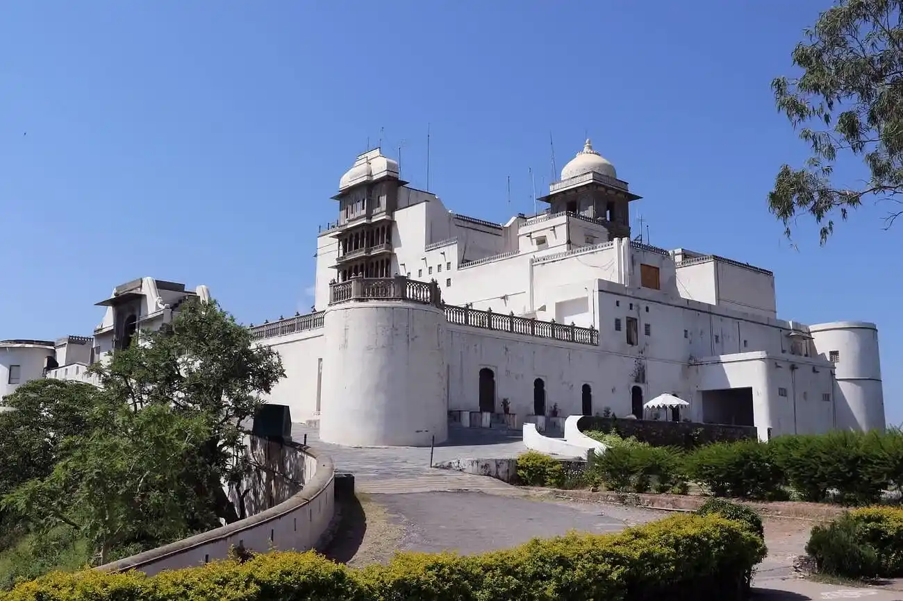 Top Udaipur Sightseeing Places by Taxi