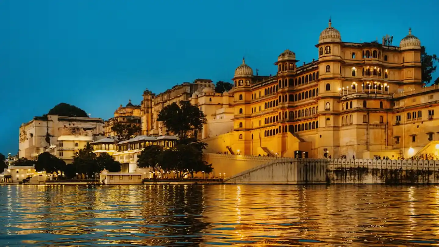 Why Choose Udaipur Tours for Local Sightseeing Taxi?